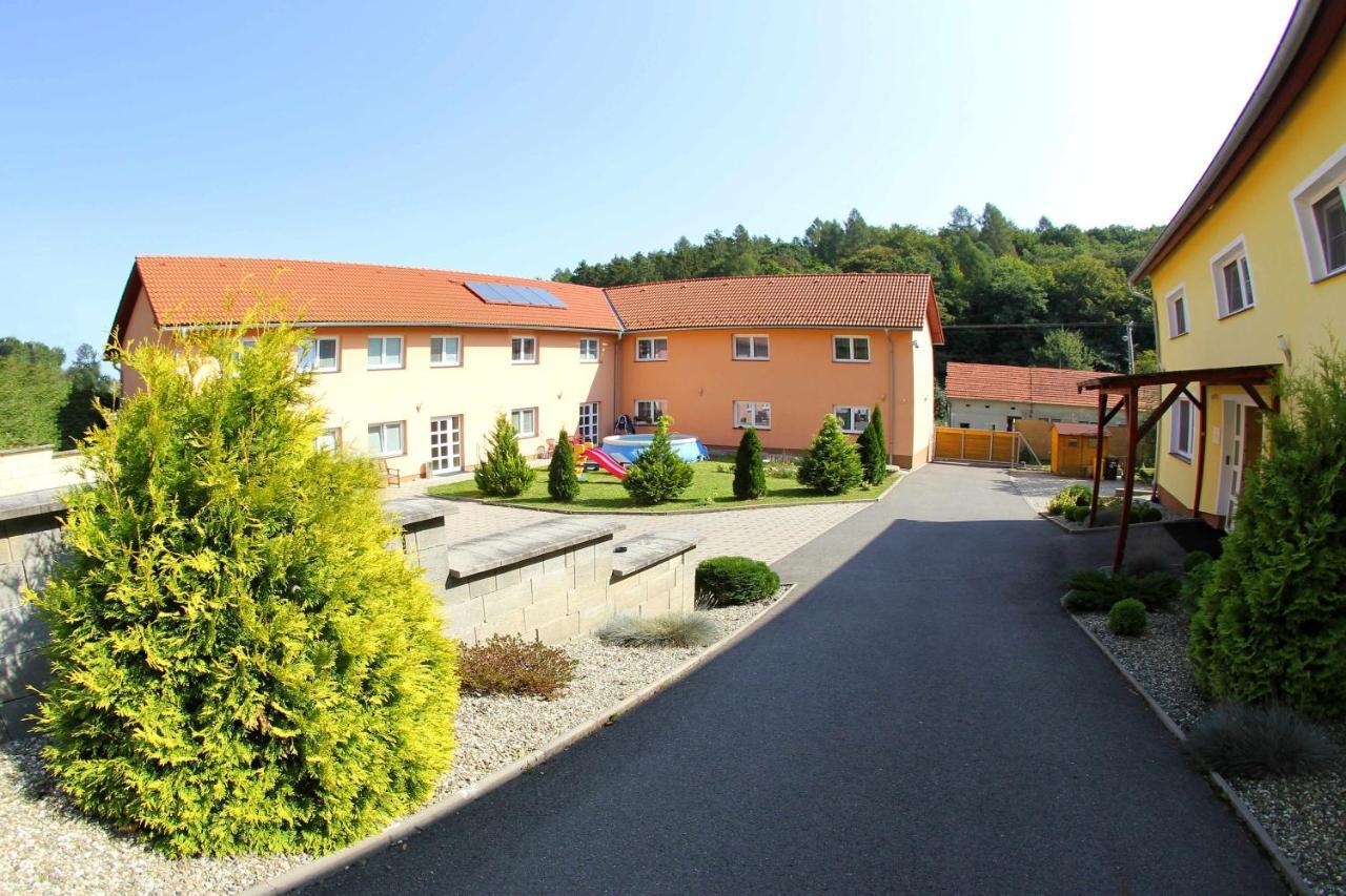 Cerny Kocour Apart Hotel Sarovy Eksteriør billede